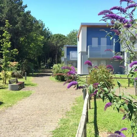 Neat And Quiet First-floor Flat In A Village Apartment Bibione